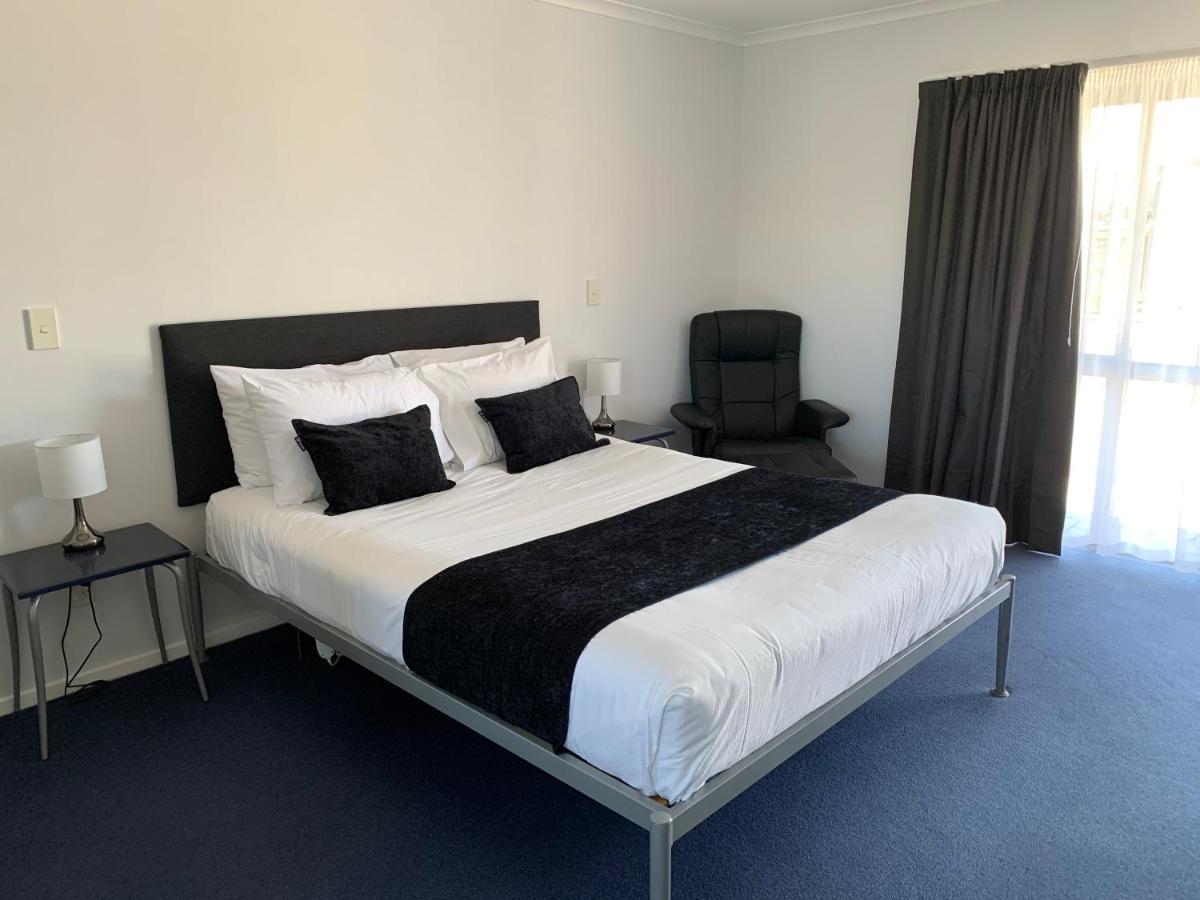 Fergussons Motor Lodge Waipukurau Екстериор снимка